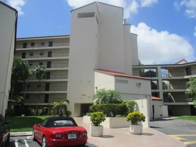 Picture of 2314 S Cypress Bend Dr 613, Pompano Beach FL 33069