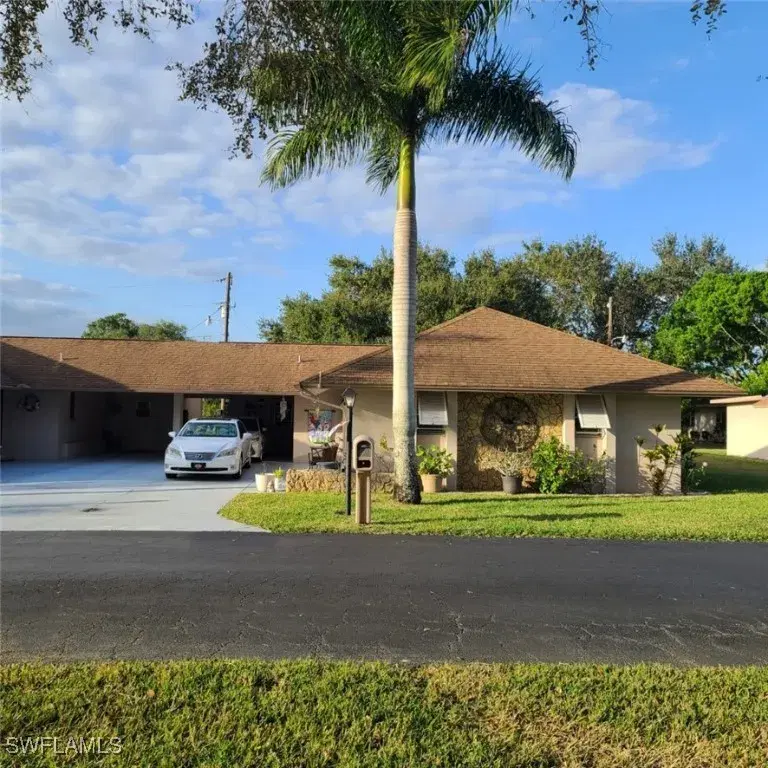 Picture of 215 Oaklawn Ct, Lehigh Acres, FL 33936