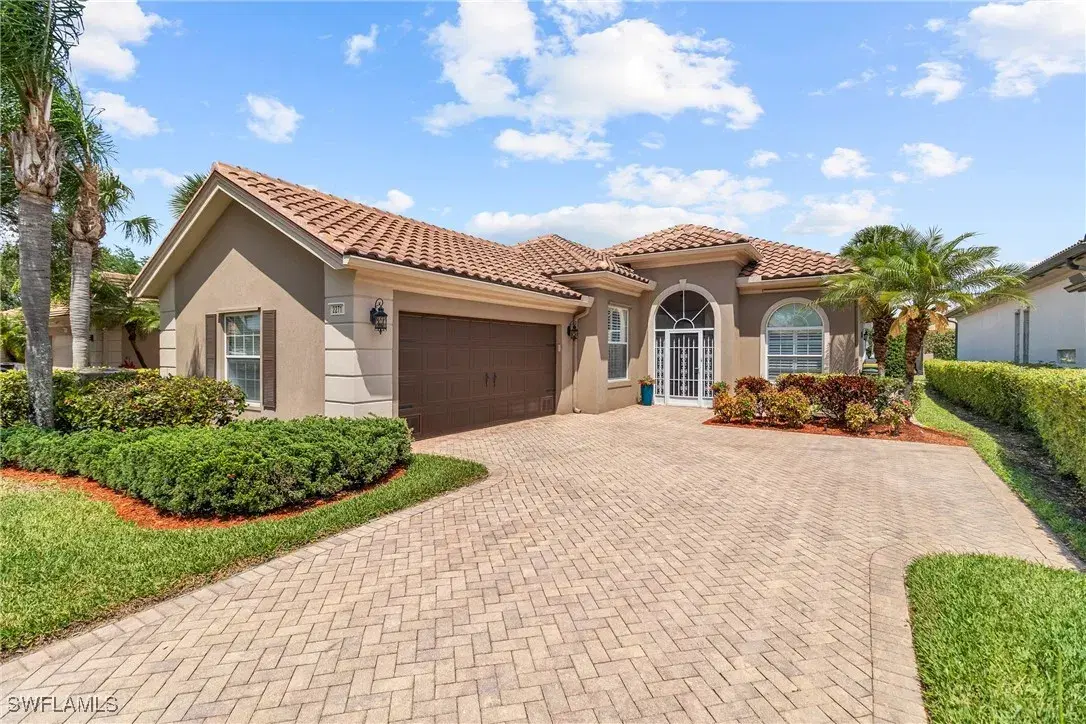 Picture of 2271 Heydon Cir W, Naples, FL 34120