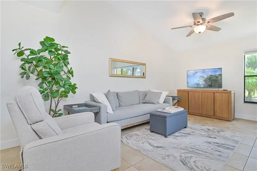 Picture of 5530 Trailwinds Dr 726, Fort Myers FL 33907