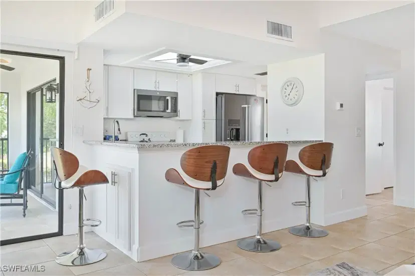 Picture of 5530 Trailwinds Dr 726, Fort Myers FL 33907