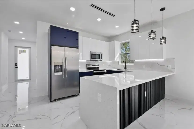 Picture of 924 Berg St E, Lehigh Acres FL 33974