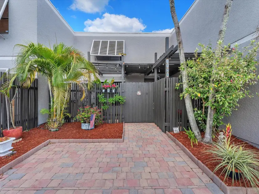 Picture of 1521 NW 113Th Ter, Pembroke Pines FL 33026