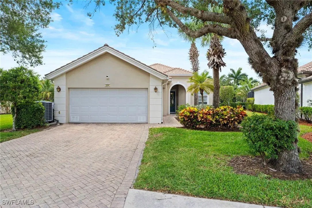 Picture of 2282 Heydon Cir W, Naples, FL 34120