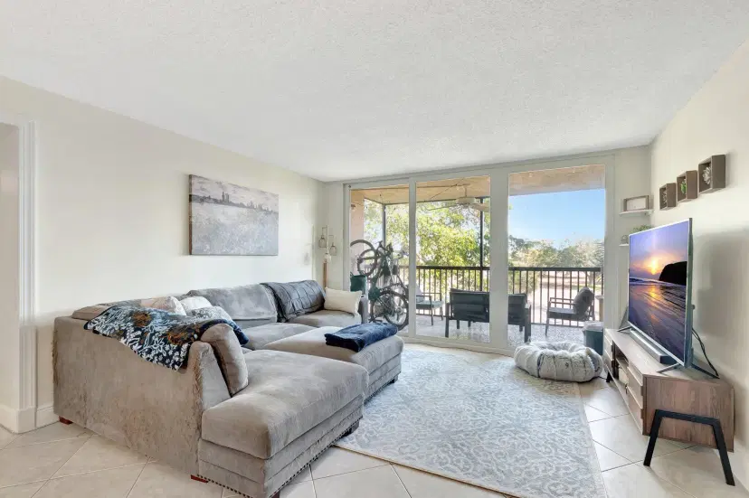 Picture of 5260 NW 2Nd Avenue 307, Boca Raton FL 33487