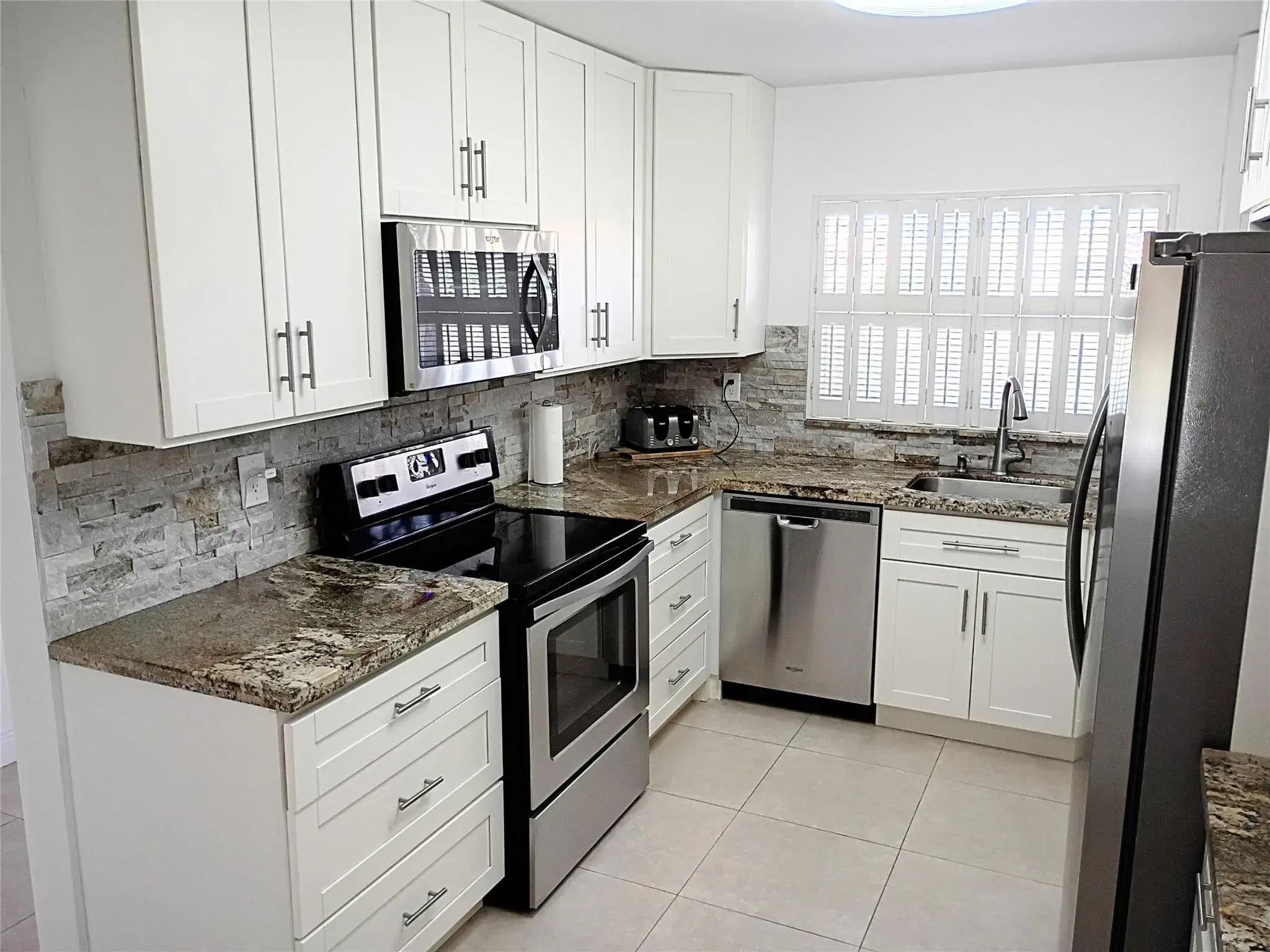 Picture of 9481 Sunrise Lakes Blvd 307, Sunrise, FL 33322