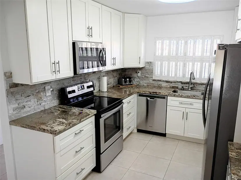 Picture of 9481 Sunrise Lakes Blvd 307, Sunrise FL 33322