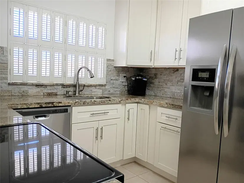 Picture of 9481 Sunrise Lakes Blvd 307, Sunrise FL 33322