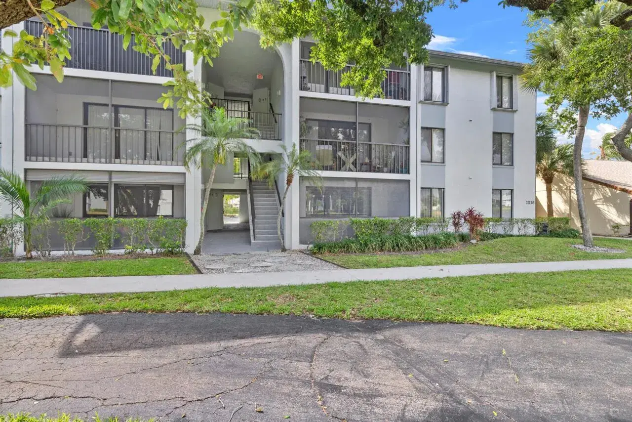Picture of 1015 Green Pine Boulevard A1, West Palm Beach, FL 33409