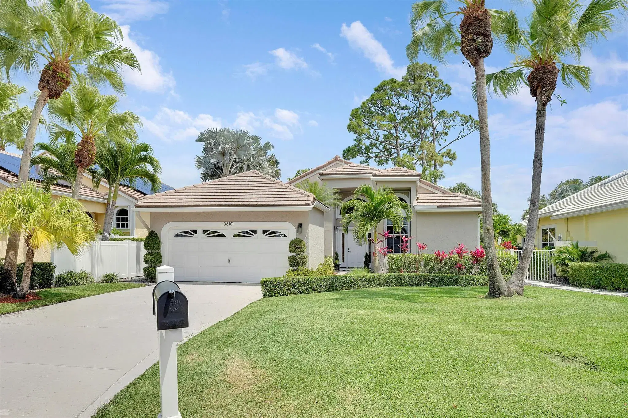 Picture of 13810 Crosspointe Court, Palm Beach Gardens, FL 33418