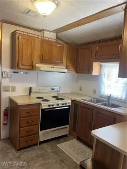 Picture of 11064 Sunlight Ln, Fort Myers, FL 33908