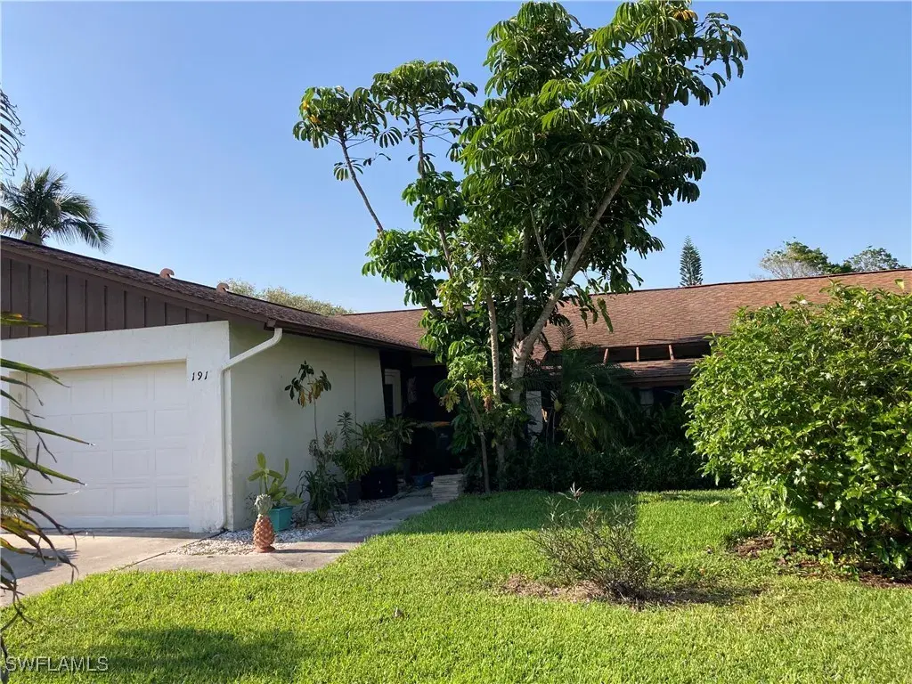 Picture of 191 Round Key Cir D2, Naples, FL 34112