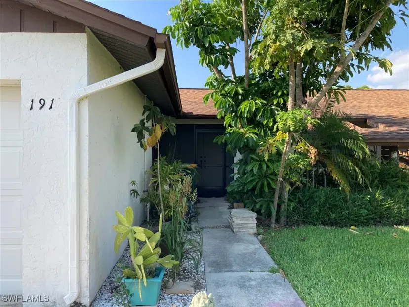 Picture of 191 Round Key Cir D2, Naples FL 34112