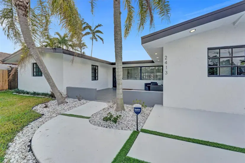Picture of 2413 Gulfstream Ln, Fort Lauderdale FL 33312