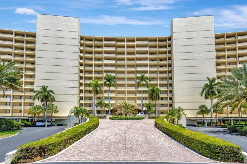 Picture of 130 Lakeshore Drive 222, North Palm Beach FL 33408