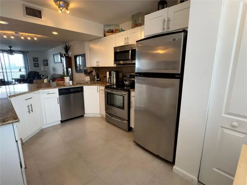 Picture of 115 Lake Emerald Drive 210, Oakland Park FL 33309