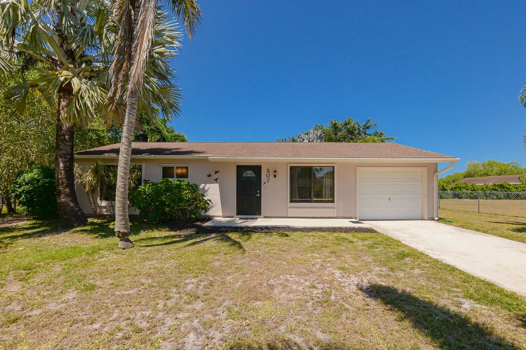 Picture of 207 SW Bridgeport Drive, Port St Lucie, FL 34953