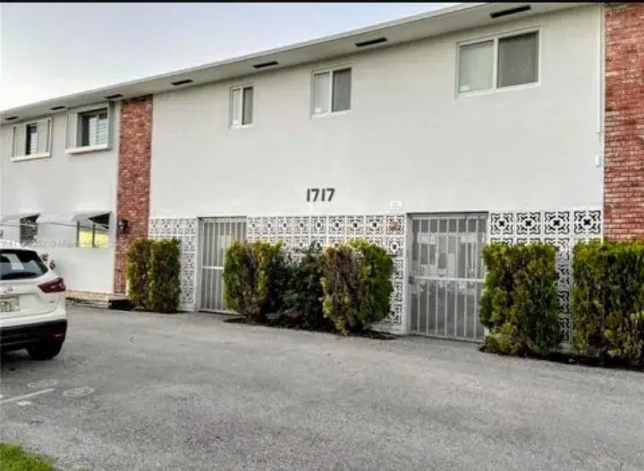 Picture of 1717 Rodman St 18, Hollywood FL 33020