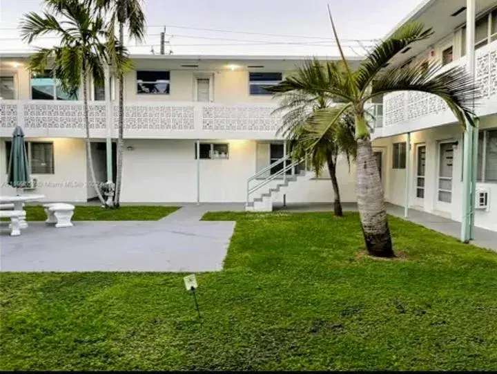 Picture of 1717 Rodman St 18, Hollywood FL 33020