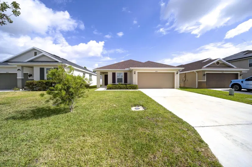 Picture of 5485 NW Pine Trail Cir, Port St Lucie FL 34983