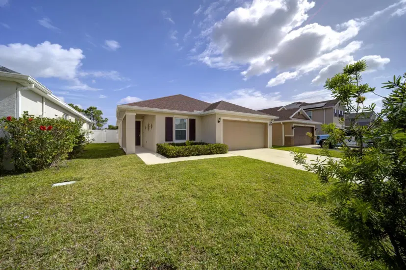Picture of 5485 NW Pine Trail Cir, Port St Lucie FL 34983