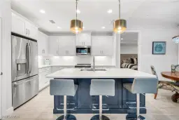 Picture of 2560 Seychelles Dr 1004, Naples, FL 34112