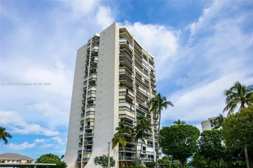 Picture of 2400 Presidential Way 1803, West Palm Beach FL 33401