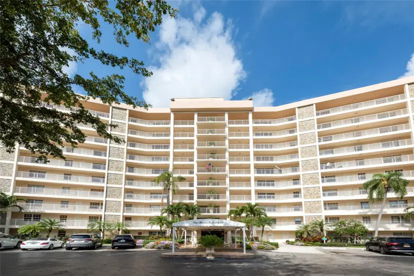Picture of 3507 Oaks Way 909, Pompano Beach FL 33069