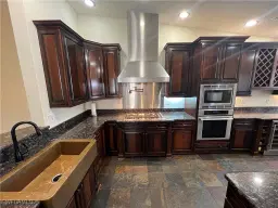 Picture of 280 W Naomi Dr 1, Naples, FL 34104