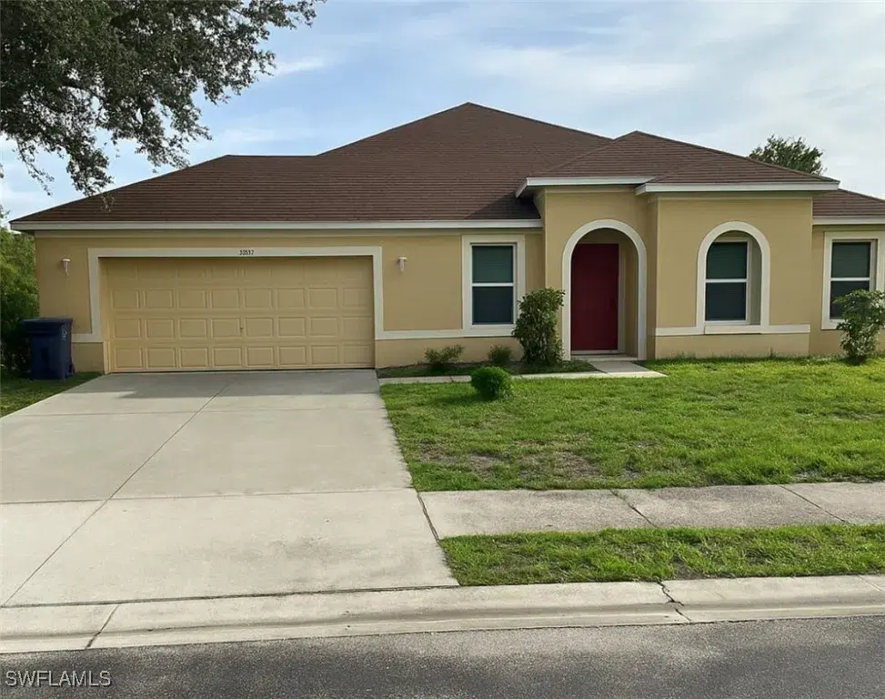 Picture of 18301 Pine Nut Ct, Lehigh Acres, FL 33972