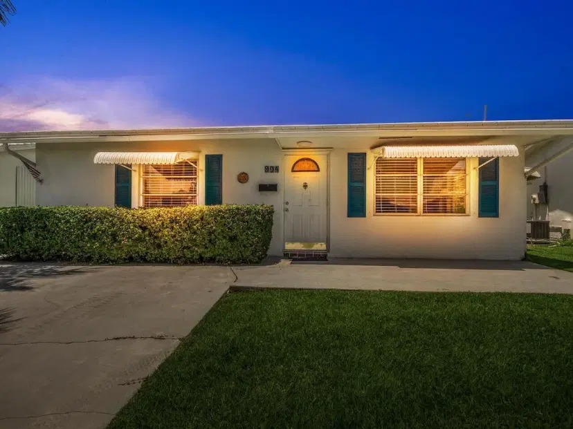 Picture of 904 SW 24Th Street, Boynton Beach FL 33426