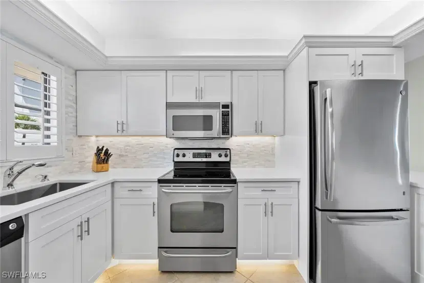Picture of 271 Southbay Dr 222, Naples FL 34108