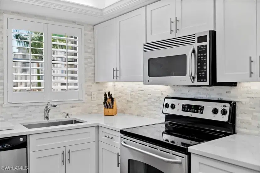 Picture of 271 Southbay Dr 222, Naples FL 34108