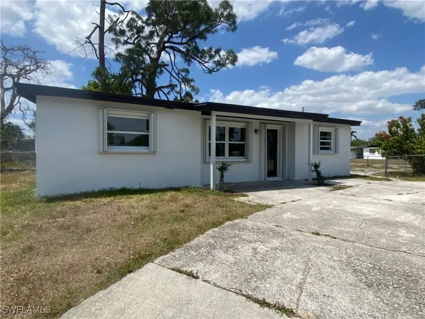 Picture of 1356 Floral Dr, Fort Myers FL 33916