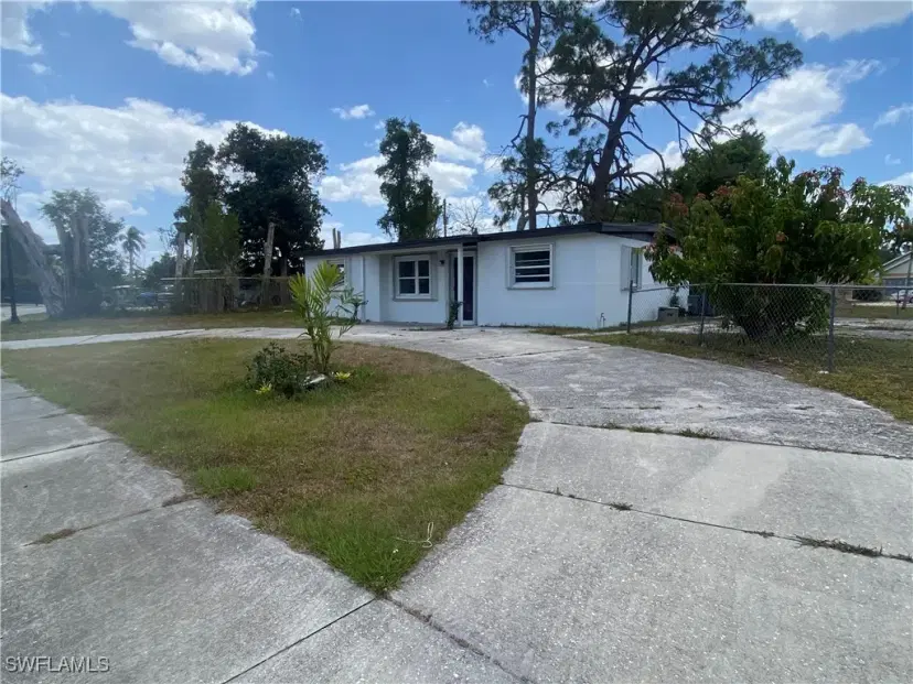 Picture of 1356 Floral Dr, Fort Myers FL 33916