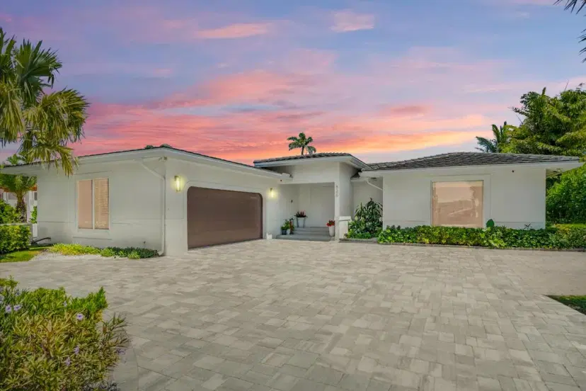 Picture of 820 N Atlantic Drive, Lantana FL 33462