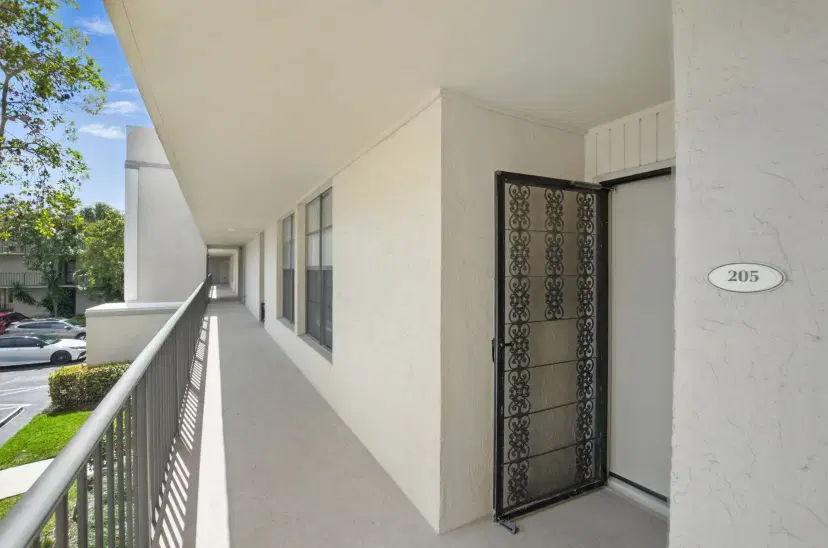 Picture of 2 Royal Palm Way 205, Boca Raton FL 33432