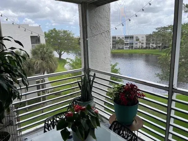 Picture of 9330 Lagoon Pl 406, Davie, FL 33324