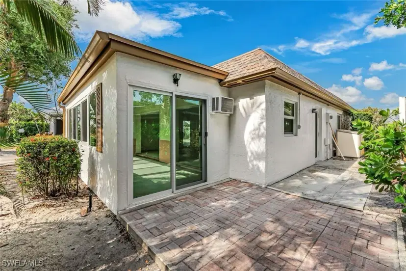 Picture of 16 Kings Rd A16, Naples FL 34112