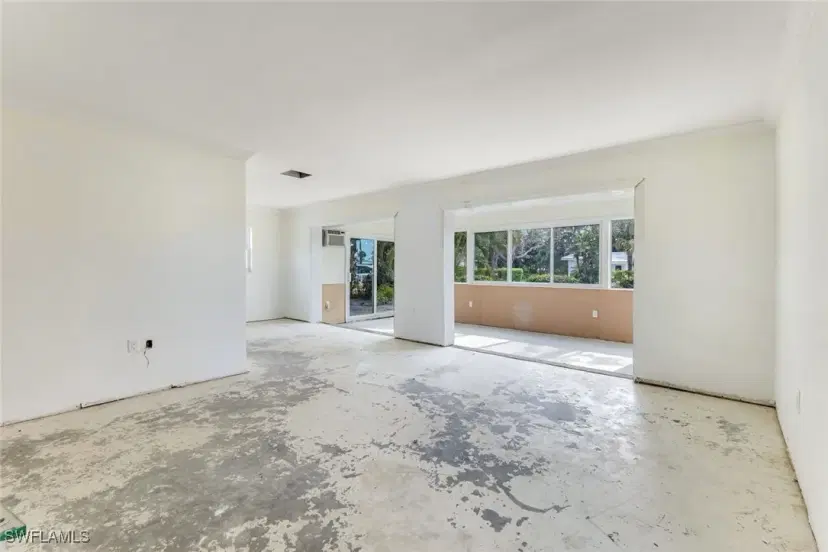 Picture of 16 Kings Rd A16, Naples FL 34112