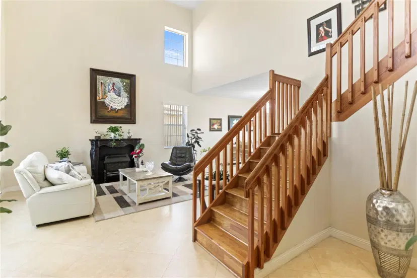 Picture of 350 Cambridge Dr, Weston FL 33326