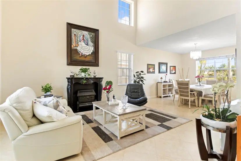 Picture of 350 Cambridge Dr, Weston FL 33326