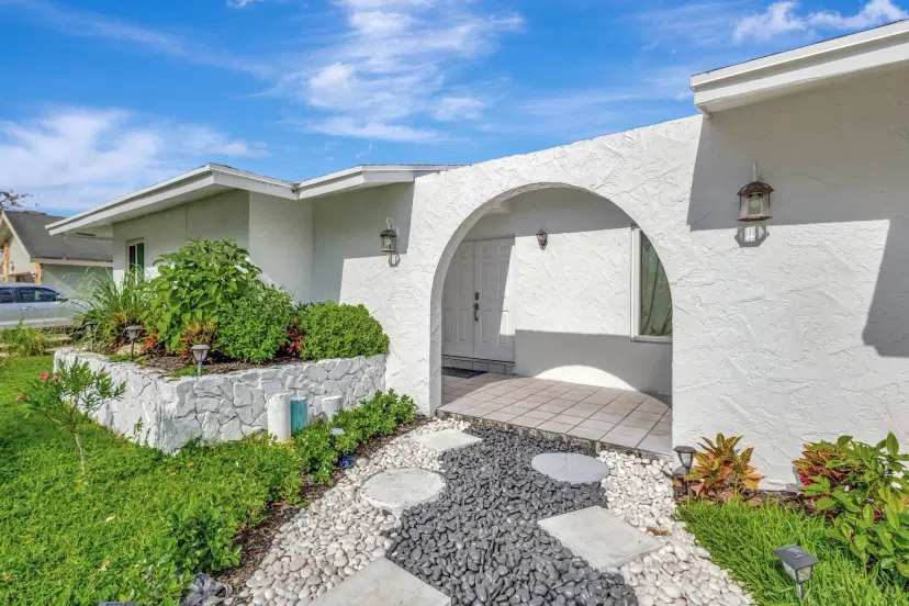 Picture of 854 Royal Palm Beach Boulevard, Royal Palm Beach FL 33411