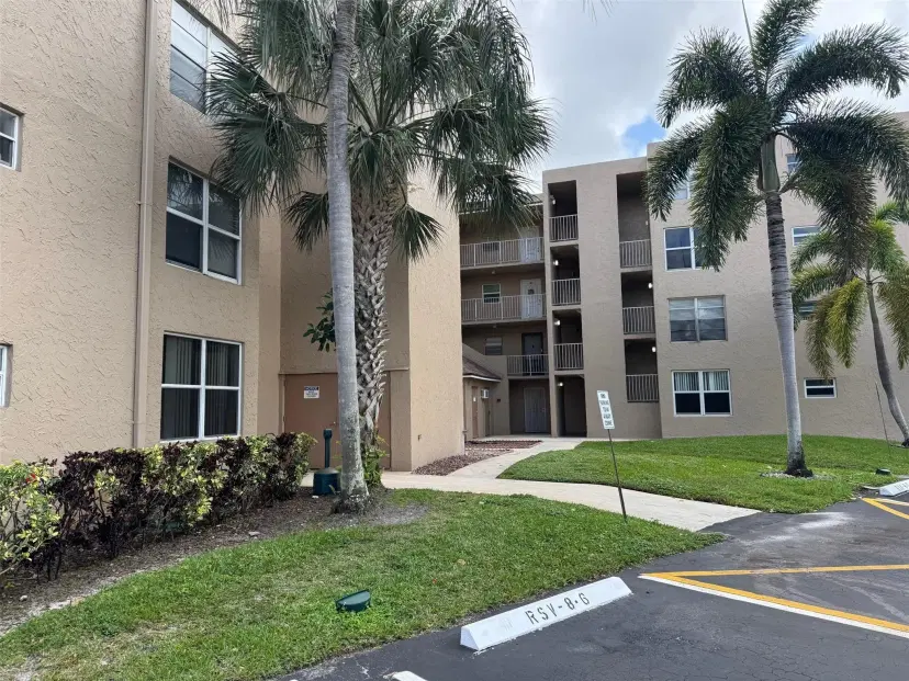 Picture of 9480 Tangerine Pl 407, Davie FL 33324