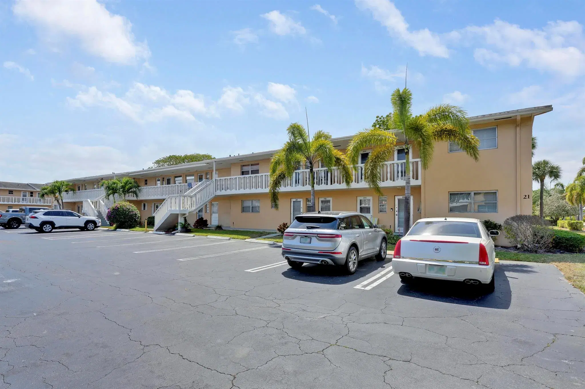 Picture of 2223 NE 1St Court 105, Boynton Beach, FL 33435