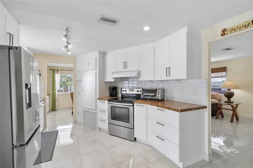 Picture of 5531 Lagoon Dr, Fort Lauderdale FL 33312