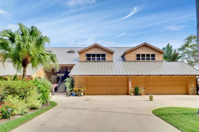 Picture of 102 SE Crestwood Circle, Stuart FL 34997