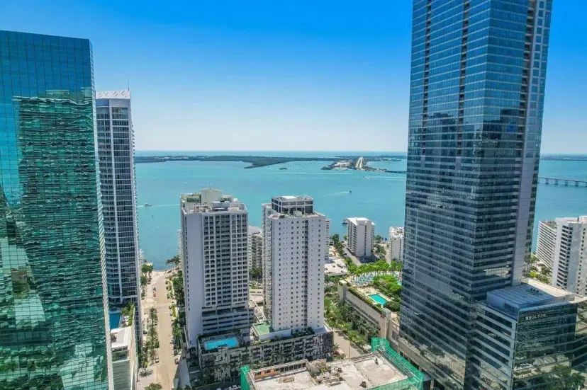 Picture of 185 SE 14 Terrace 2411, Miami FL 33131