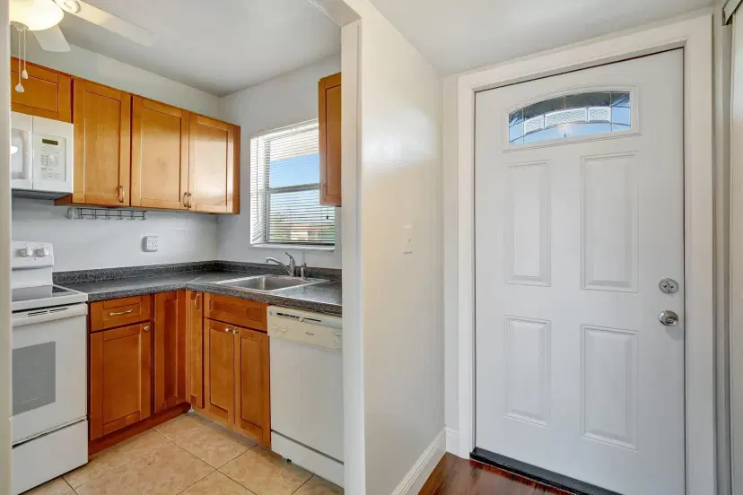 Picture of 8225 Sunrise Lakes Blvd 303, Sunrise FL 33322