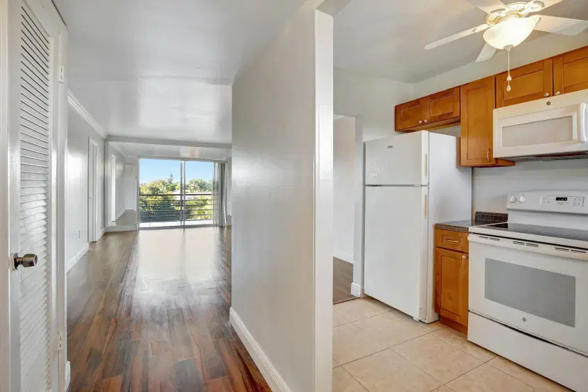 Picture of 8225 Sunrise Lakes Blvd 303, Sunrise FL 33322
